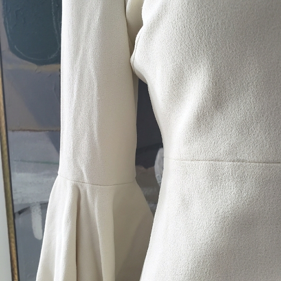 Giambattista Valli | Crepe Top with Fluted Cuffs - Picture 9 of 16